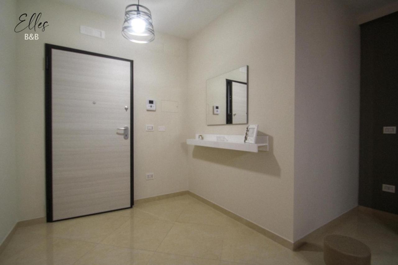 B&B Elles Con Parcheggio Interno Барлетта Екстер'єр фото