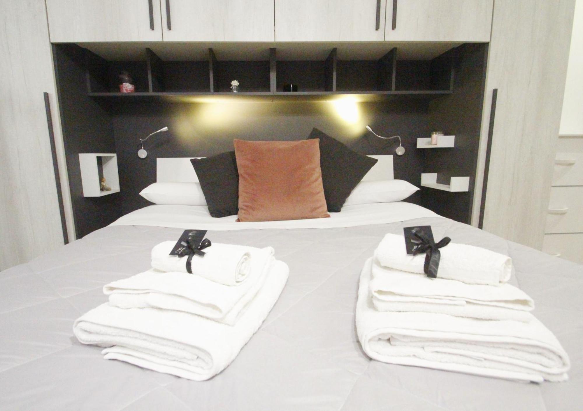 B&B Elles Con Parcheggio Interno Барлетта Екстер'єр фото