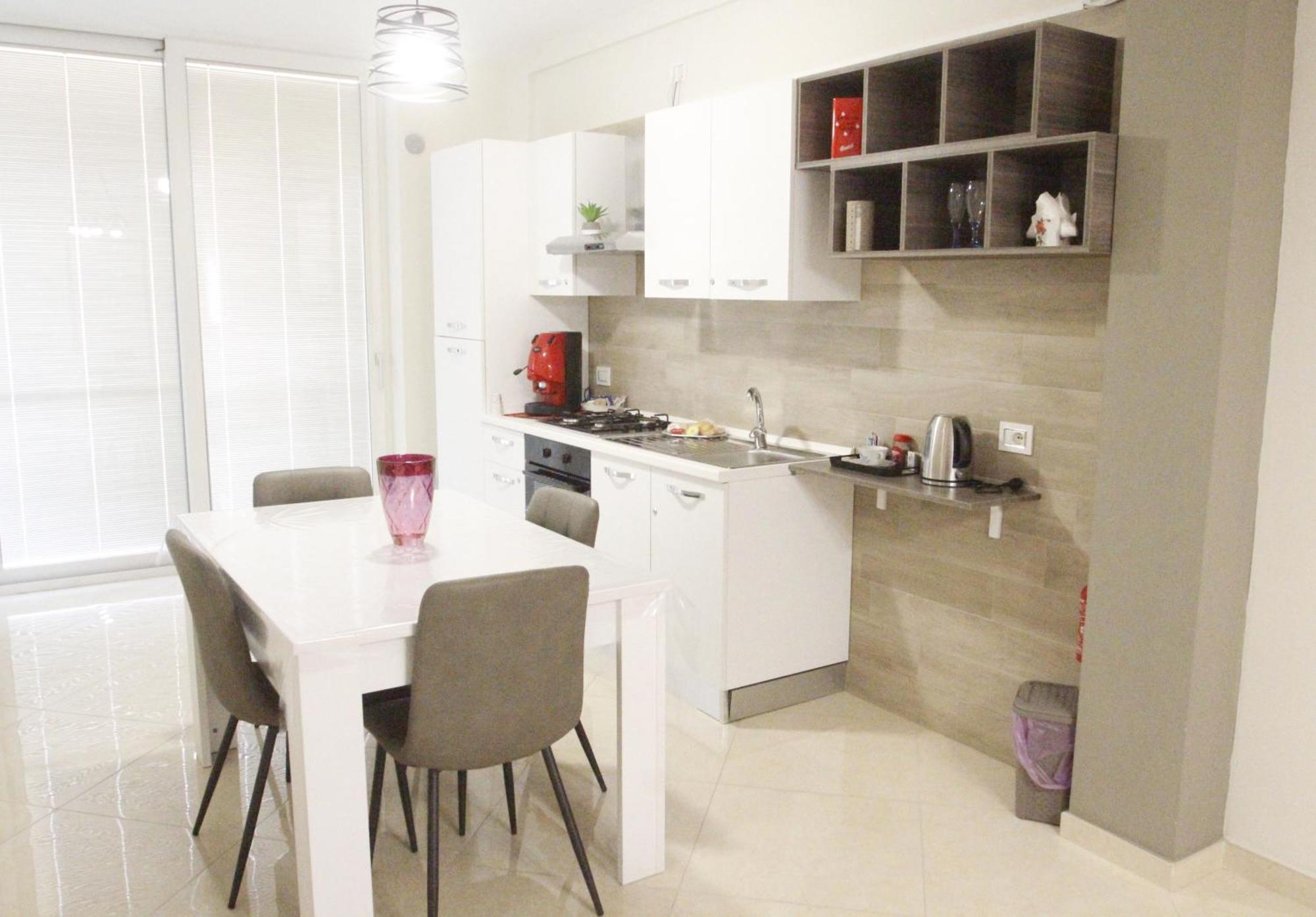 B&B Elles Con Parcheggio Interno Барлетта Екстер'єр фото